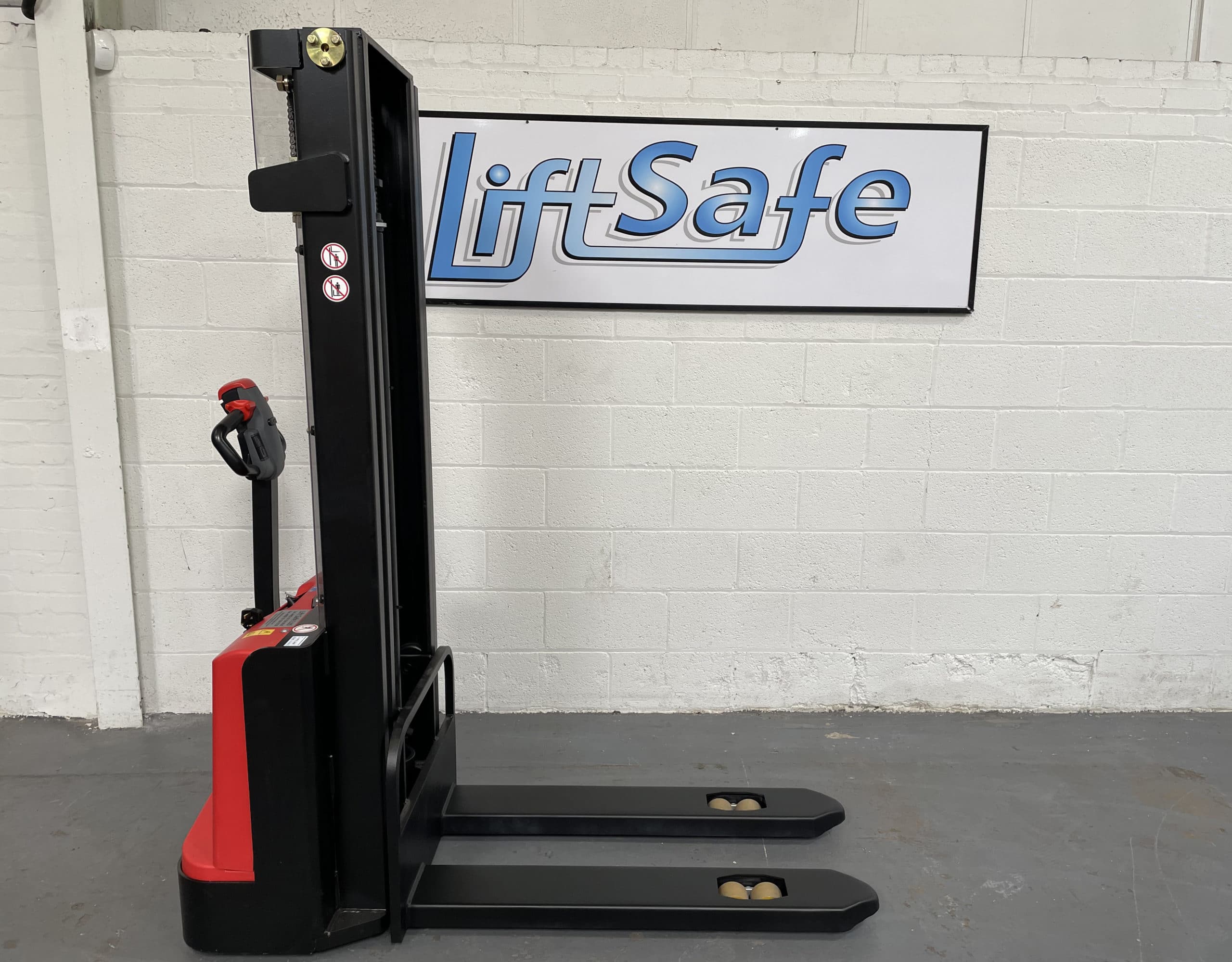 Large Shopping Centre Takes Delivery Of Fully Electric Pedestrian Stacker